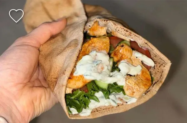 Libabrød med kylling og hjemmelaget tzatziki