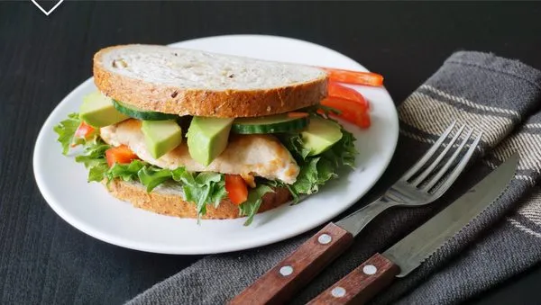 Kyllingsandwich med avocado